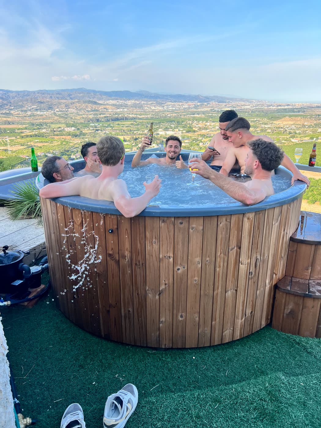 Infinity Jacuzzi de uso privado con vistas al valle de Málaga en Sunview Park
