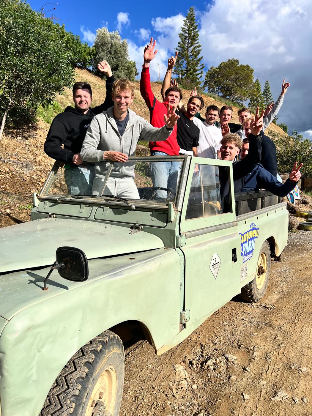 Ruta en Land Rover descapotable por la montaña en Sunview Park