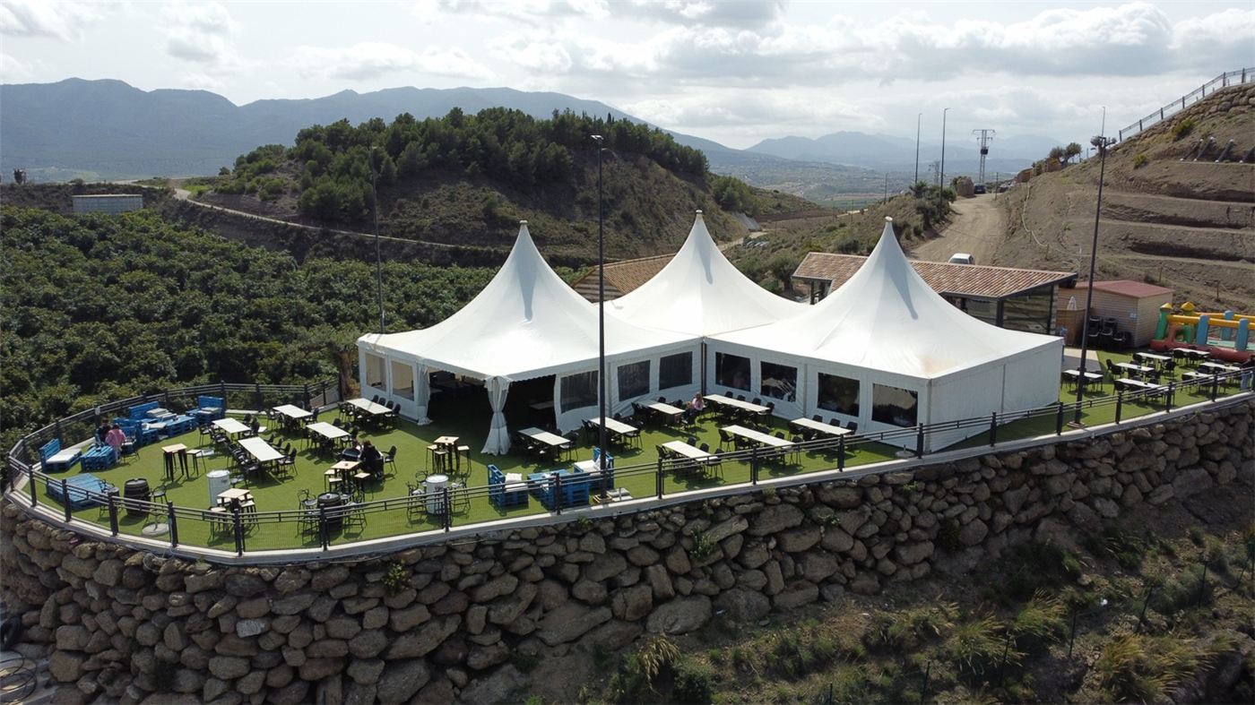 Bar con terraza panorámica y vistas al valle en Sunview Park