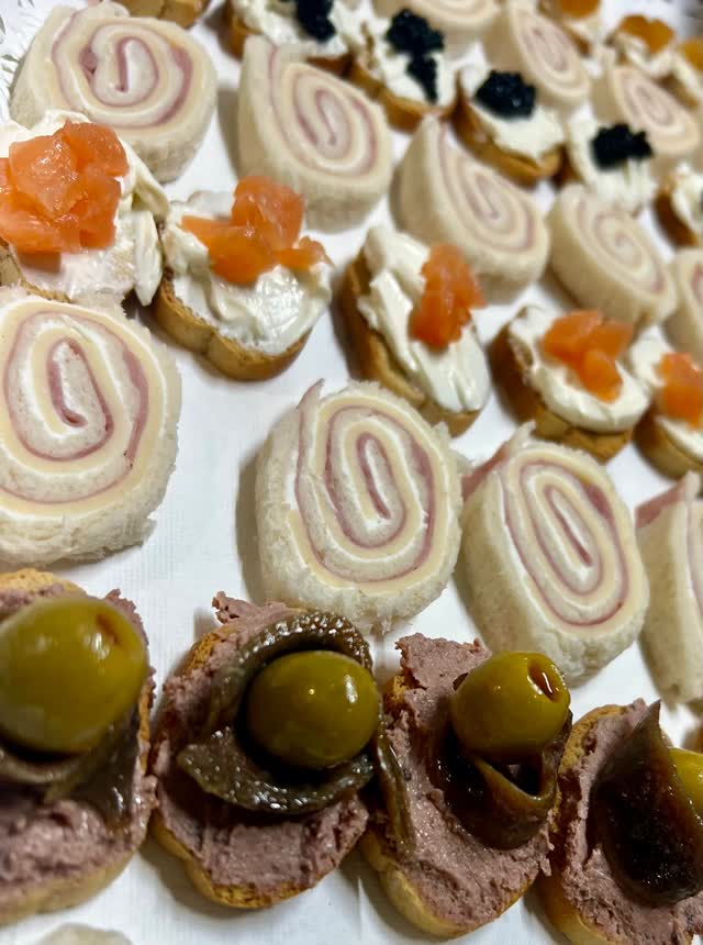 Brochetas de uva y queso para el aperitivo
